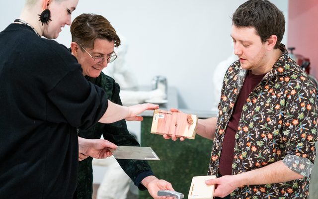 Verbal Description and Touch Tours